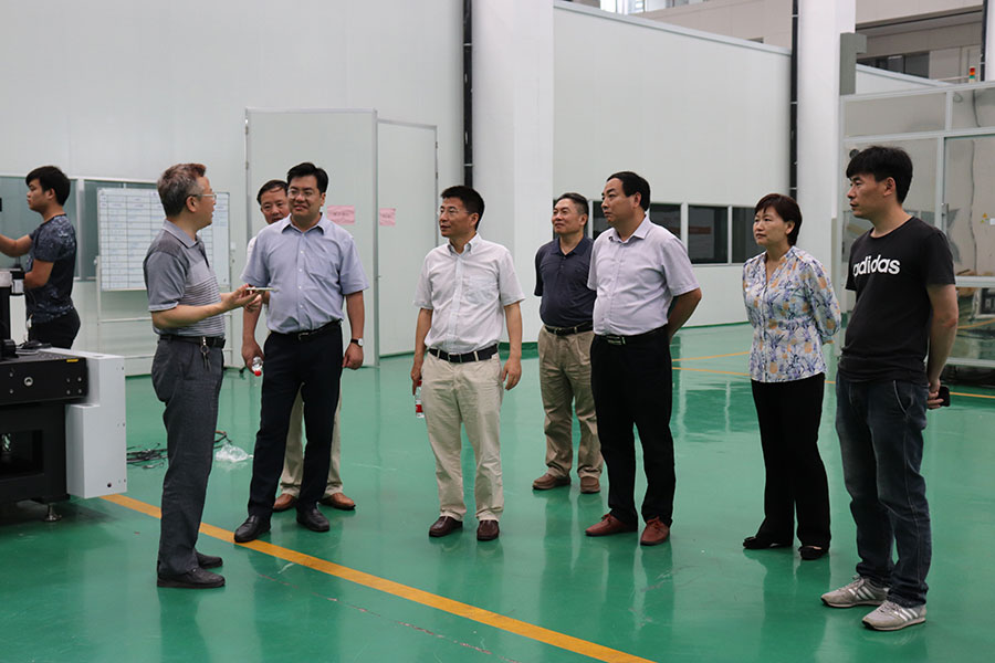 武汉大学物理学院院长、中科院徐红星院士来公司考察(图2)