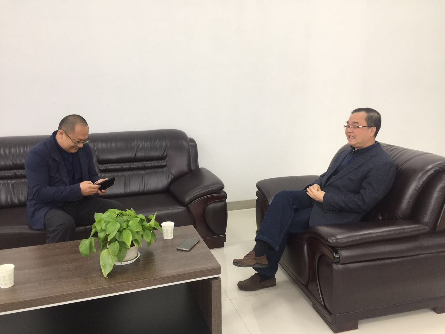  陈教授和市政府领导到公司参观(图7)